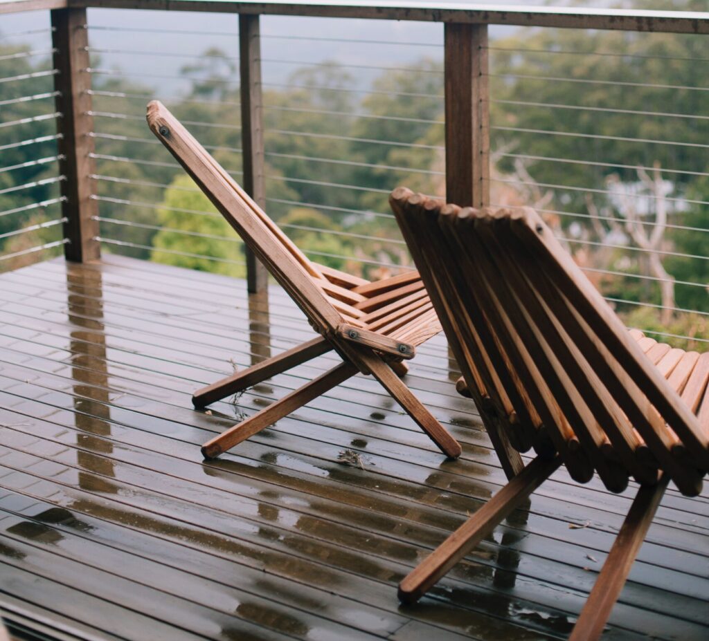 Co to jest koekstruzja i co daje w produkcji desek tarasowych?