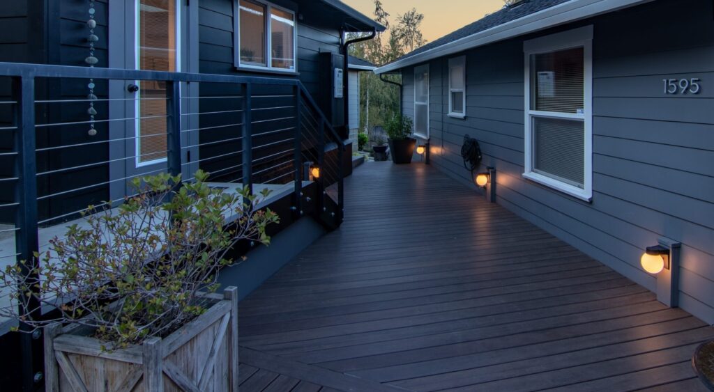 Ukryty montaż desek kompozytowych – na czym polega